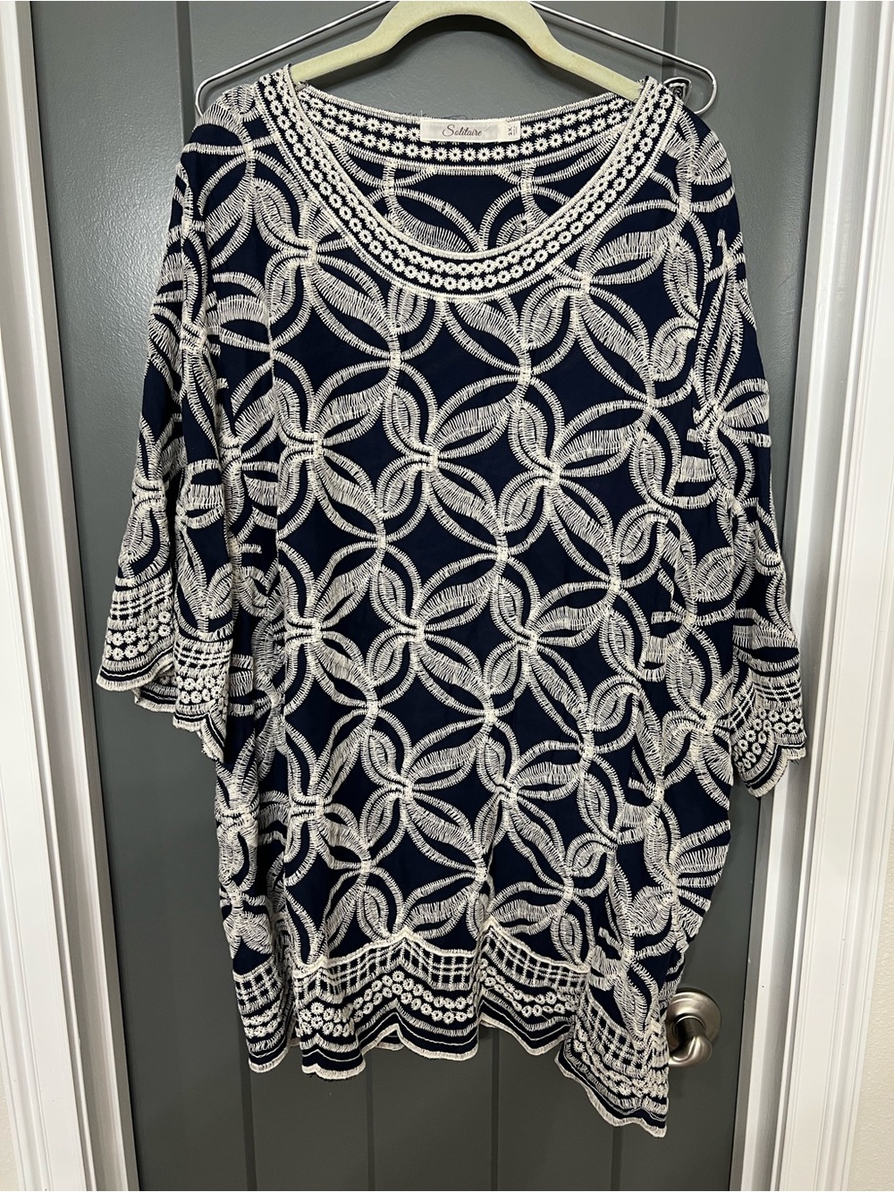 Solitaire Navy and White Embroidered Tunic Top size 2X